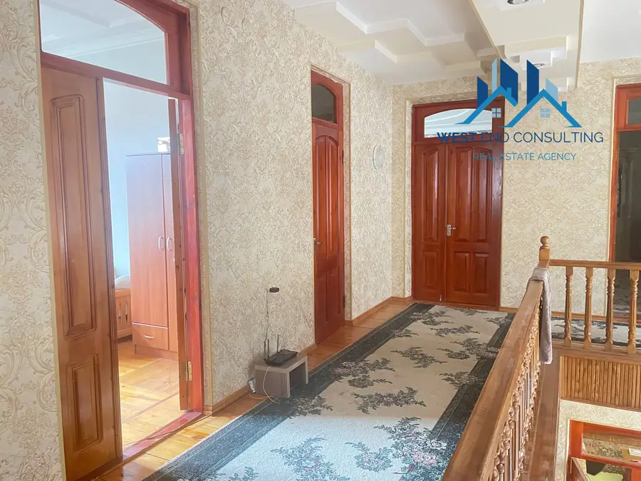 Ijaraga 2 qavatli uy − 370 m²