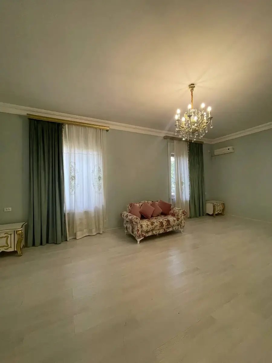 Ijaraga 3 qavatli uy − 450 m²