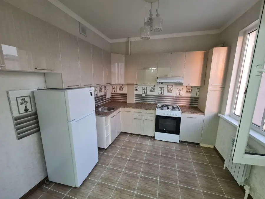 Продается 4-комнатная квартира − 100 м²