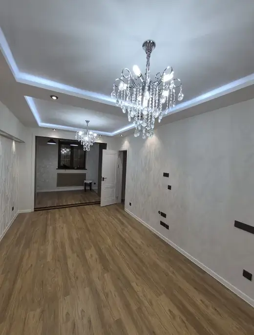 4 xonali kvartira sotiladi − 90 m²