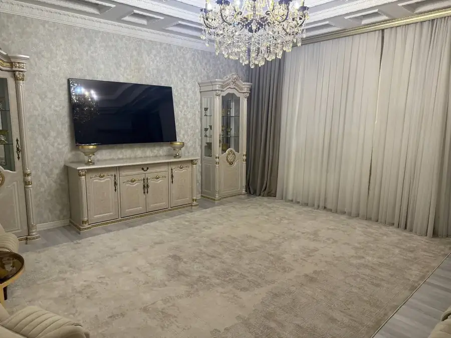 3 xonali kvartira sotiladi − 116 m²