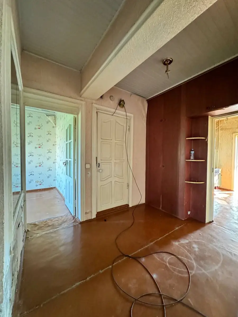 Продается 2-комнатная квартира − 56 м²