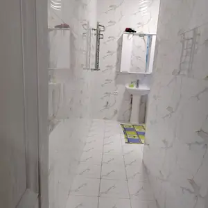 3 xonali kvartira sotiladi − 82 m²