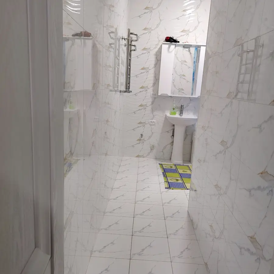 3 xonali kvartira sotiladi − 82 m²