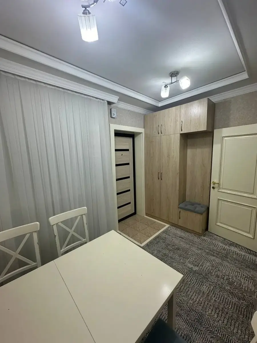 Продается 2-комнатная квартира − 65 м²