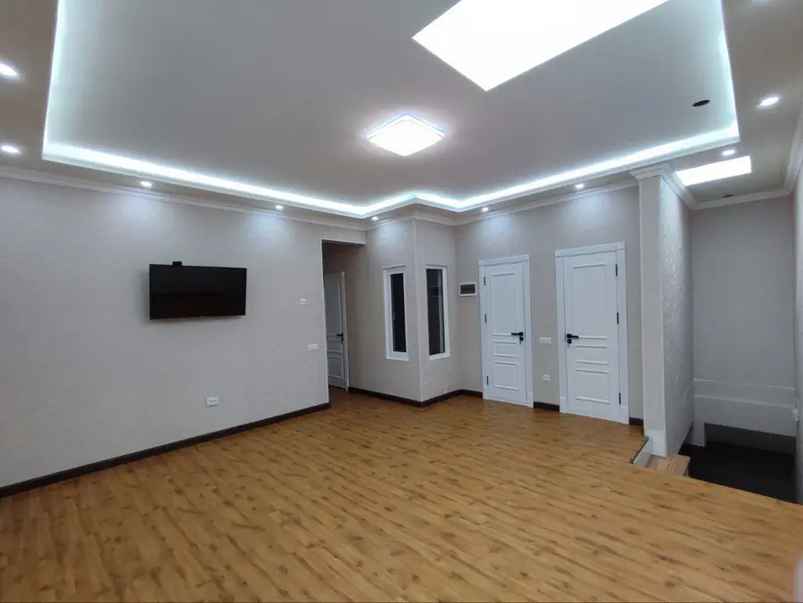 Продается Более 5-комнатная квартира − 135.3 м²