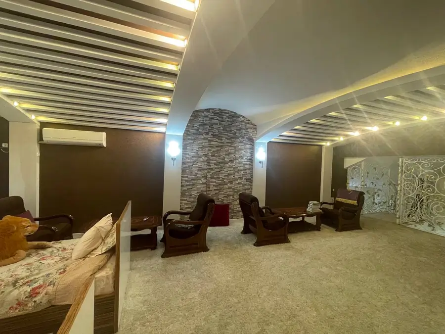 Сдается 4-этажный дом − 1000 м²