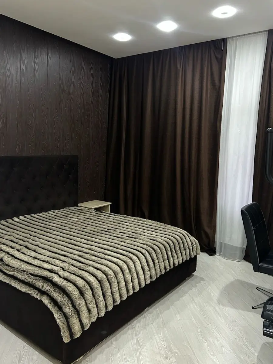 4 xonali kvartira sotiladi − 107 m²