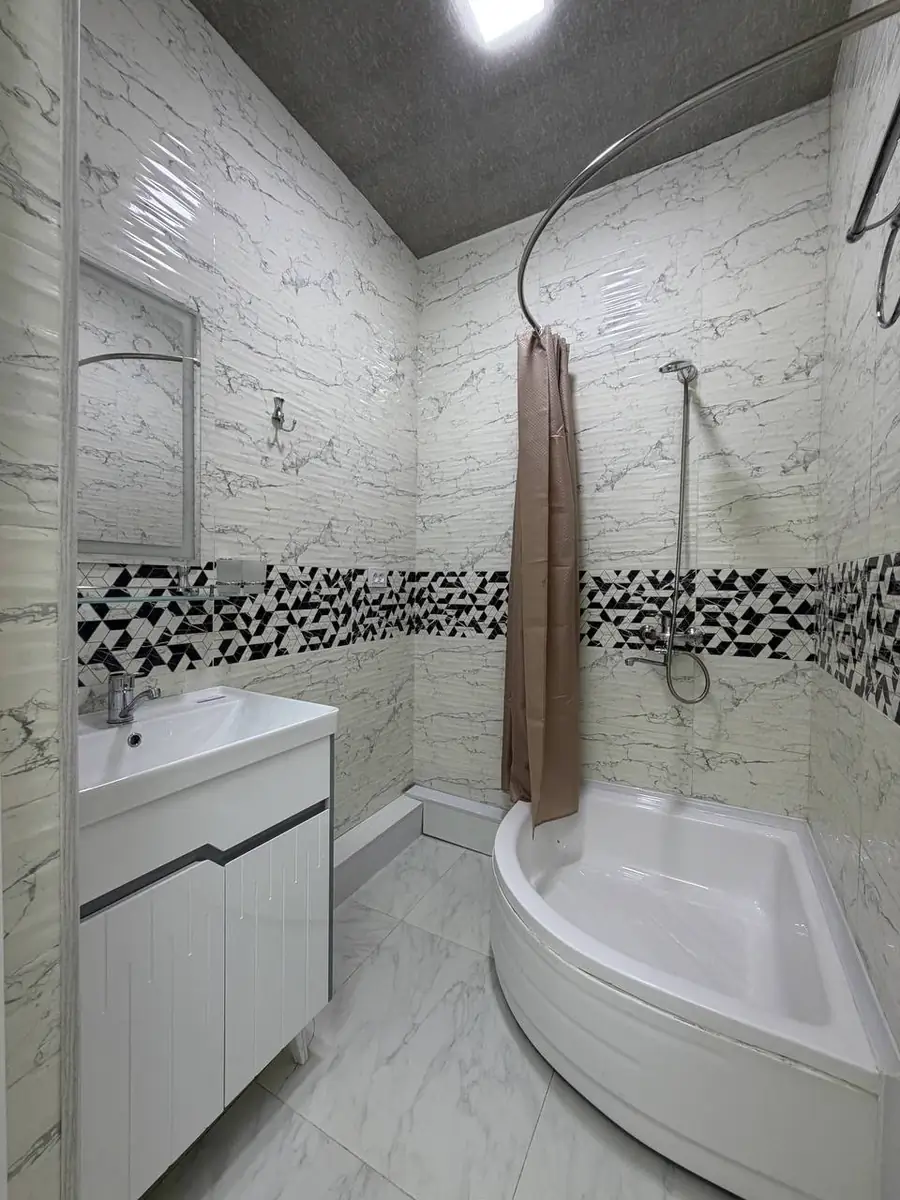 Продается 2-комнатная квартира − 65 м²