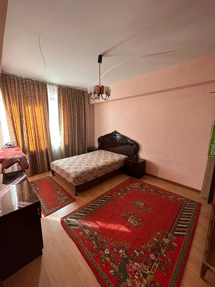 Продается 4-комнатная квартира − 88 м²