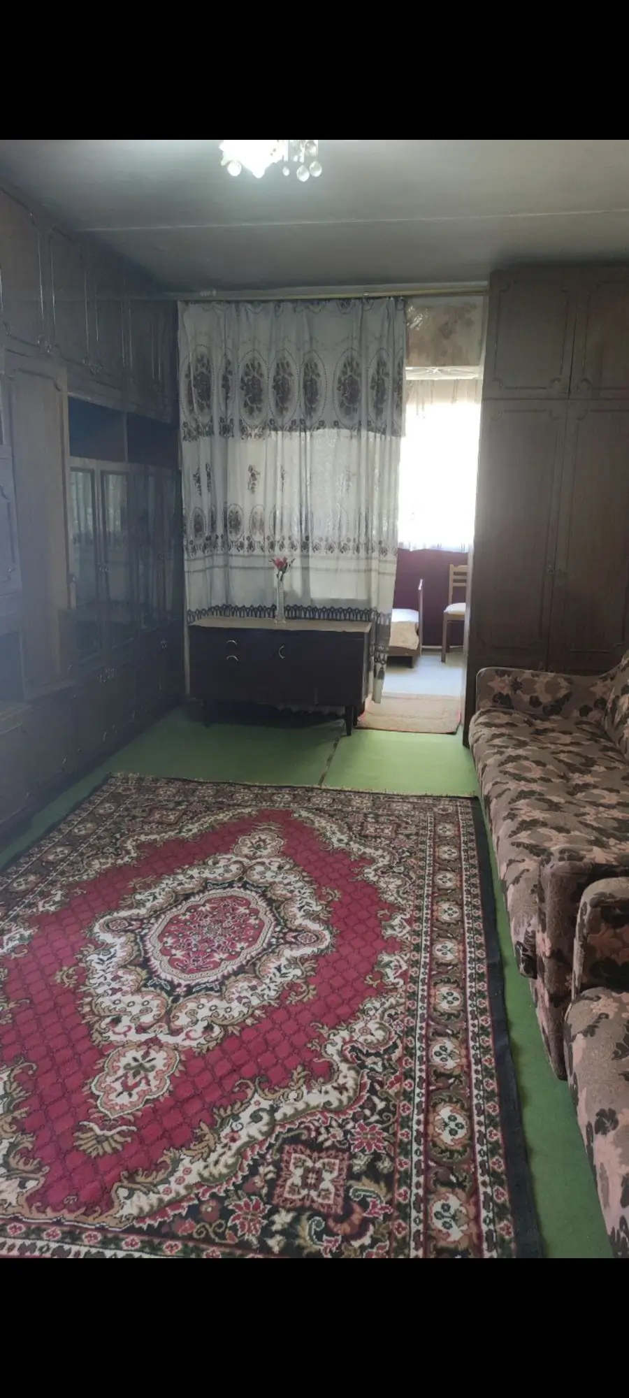 Продается 1-комнатная квартира − 40 м²
