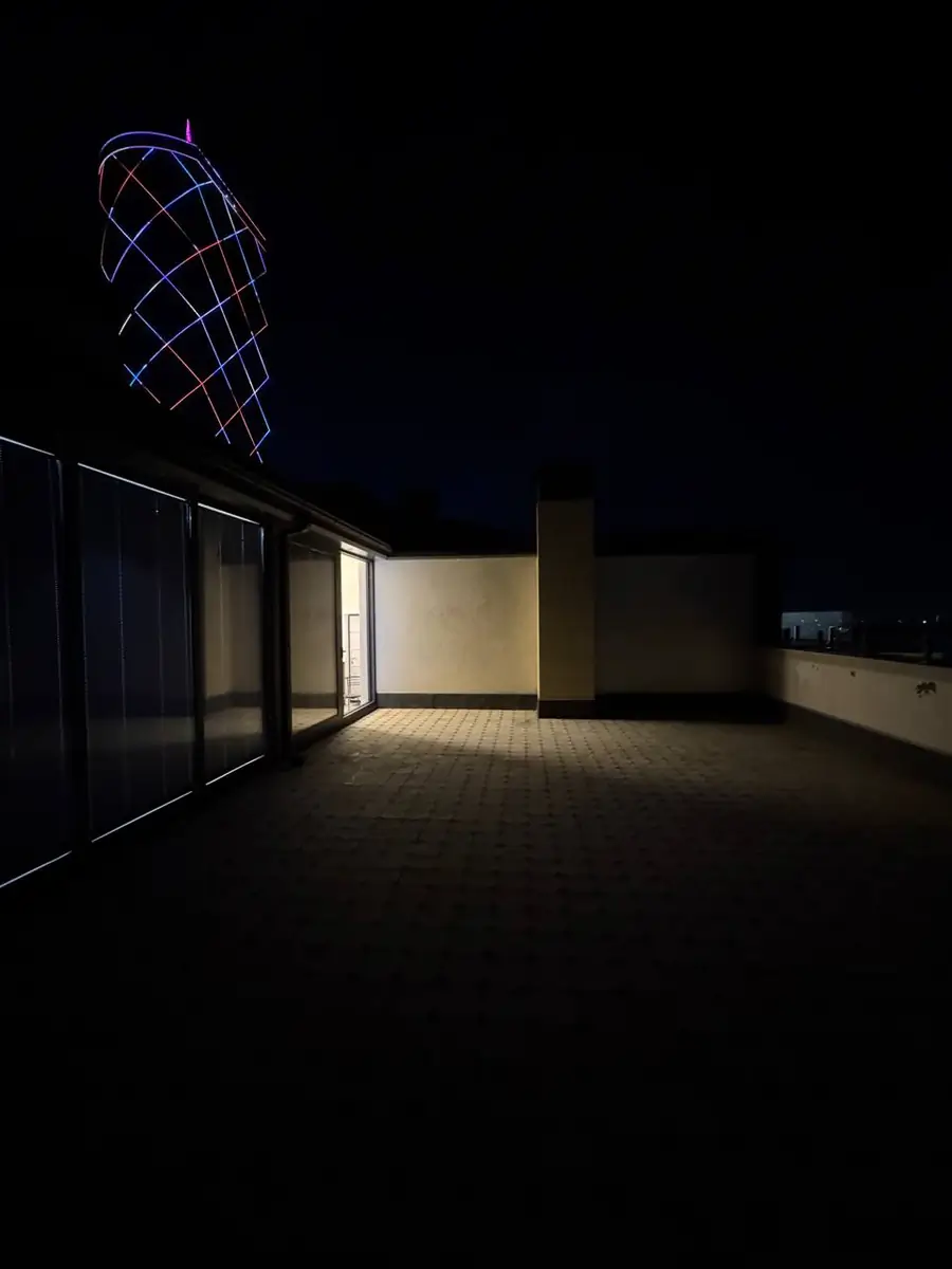 2 xonali kvartira sotiladi − 145 m²