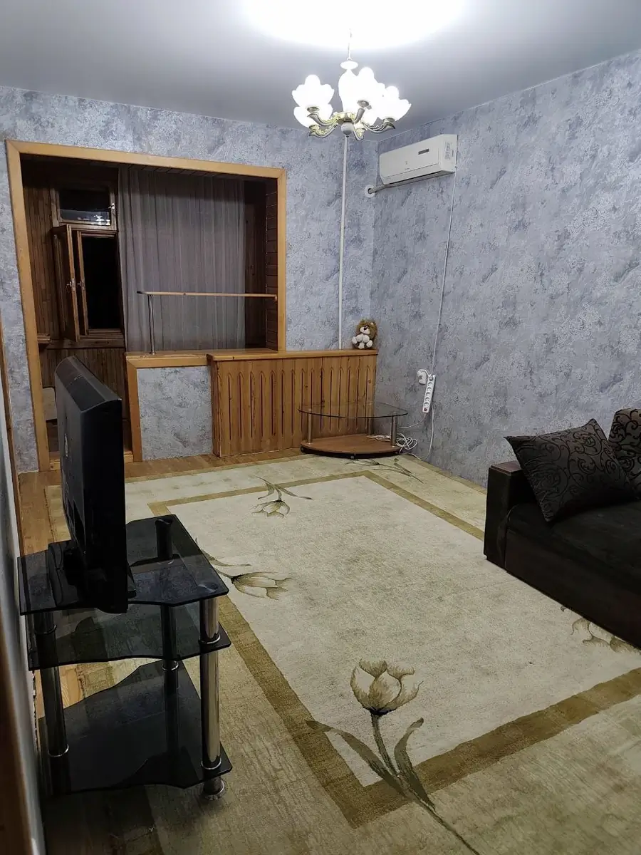 3 xonali kvartira sotiladi − 68 m²