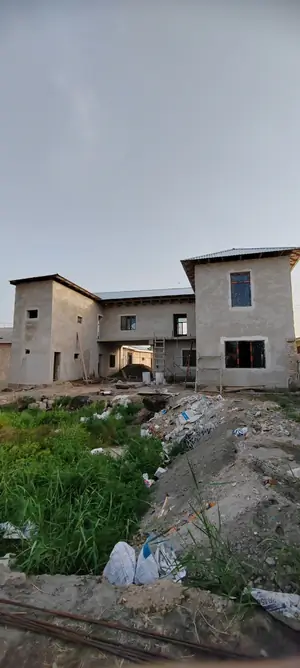 2 qavatli uy sotiladi − 8600 m²