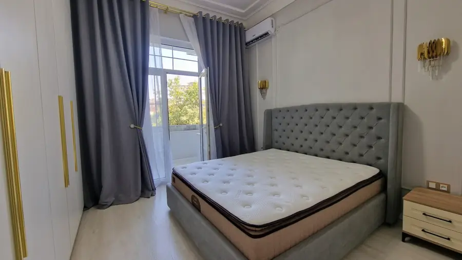 3 xonali kvartira sotiladi − 74 m²