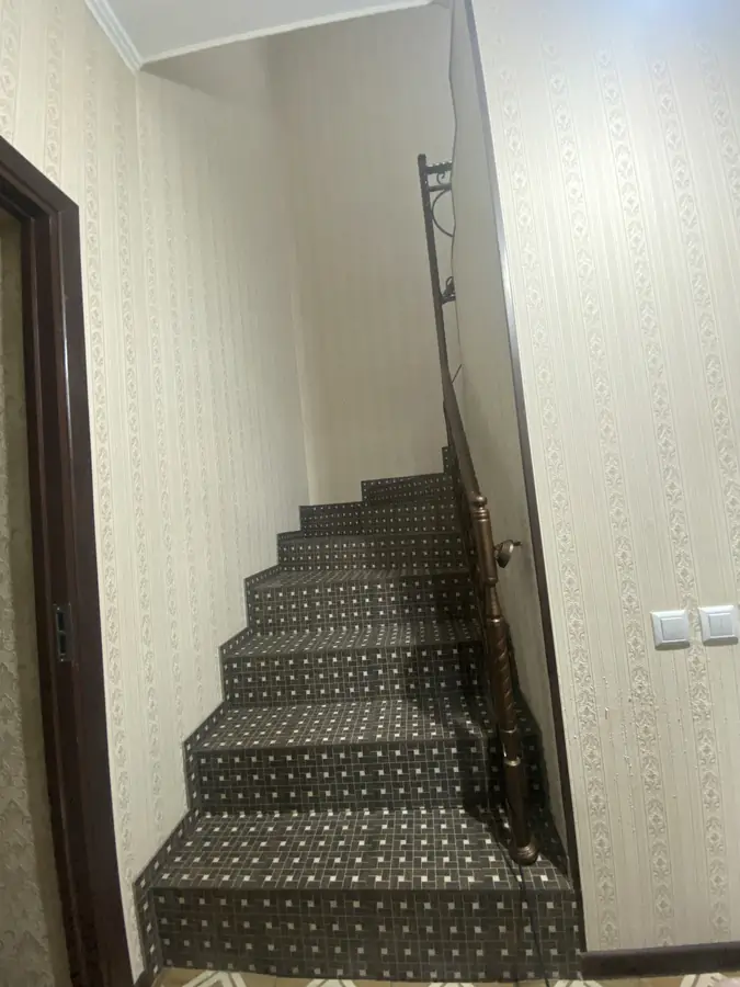 2 qavatli uy sotiladi − 110 m²