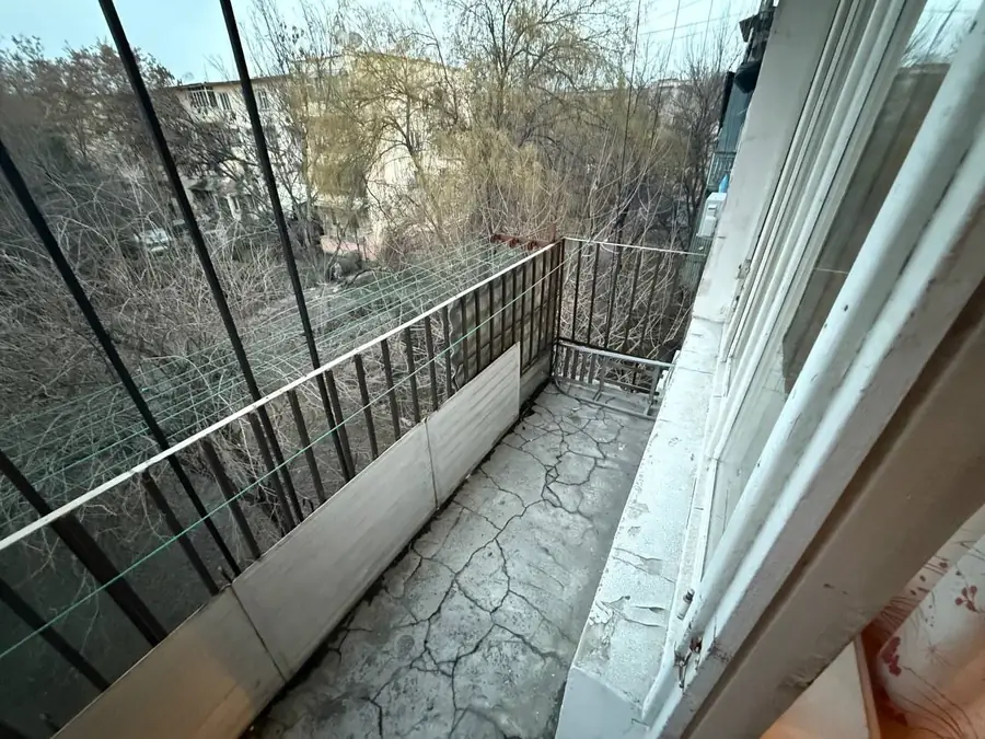 4 xonali kvartira sotiladi − 80 m²