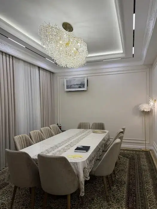 3 qavatli uy sotiladi − 200 m²