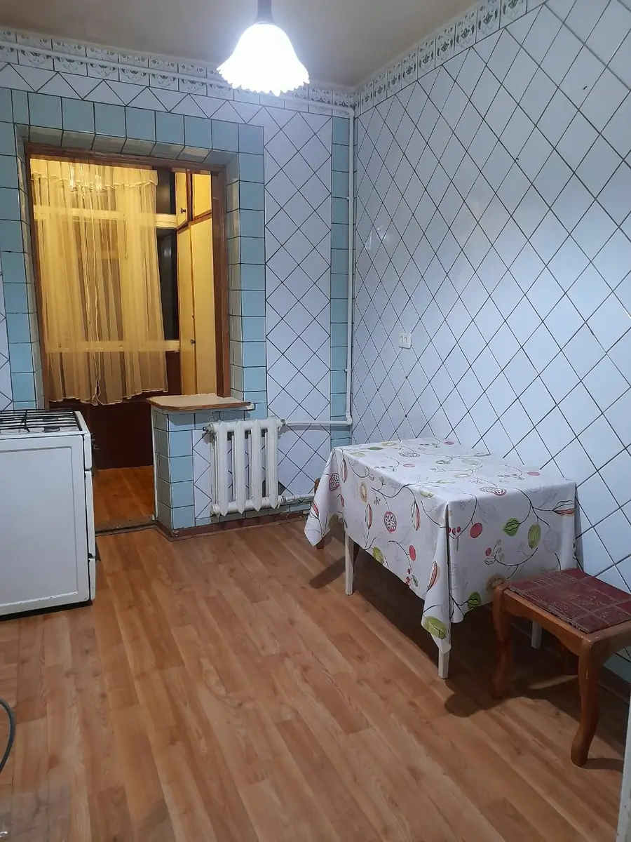 Продается 2-комнатная квартира − 56 м²