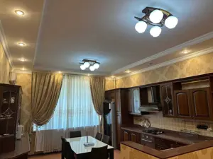 Ijaraga 3 xonali kvartira − 228 m²