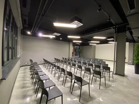 Konferents zal − 110 m² 