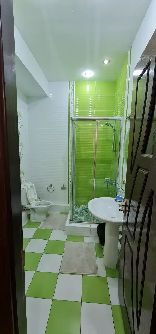 Ijaraga 4 xonali kvartira − 200 m²