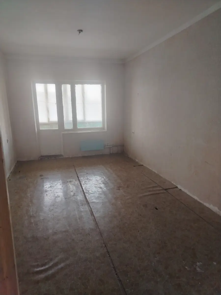 3 xonali kvartira sotiladi − 77 m²
