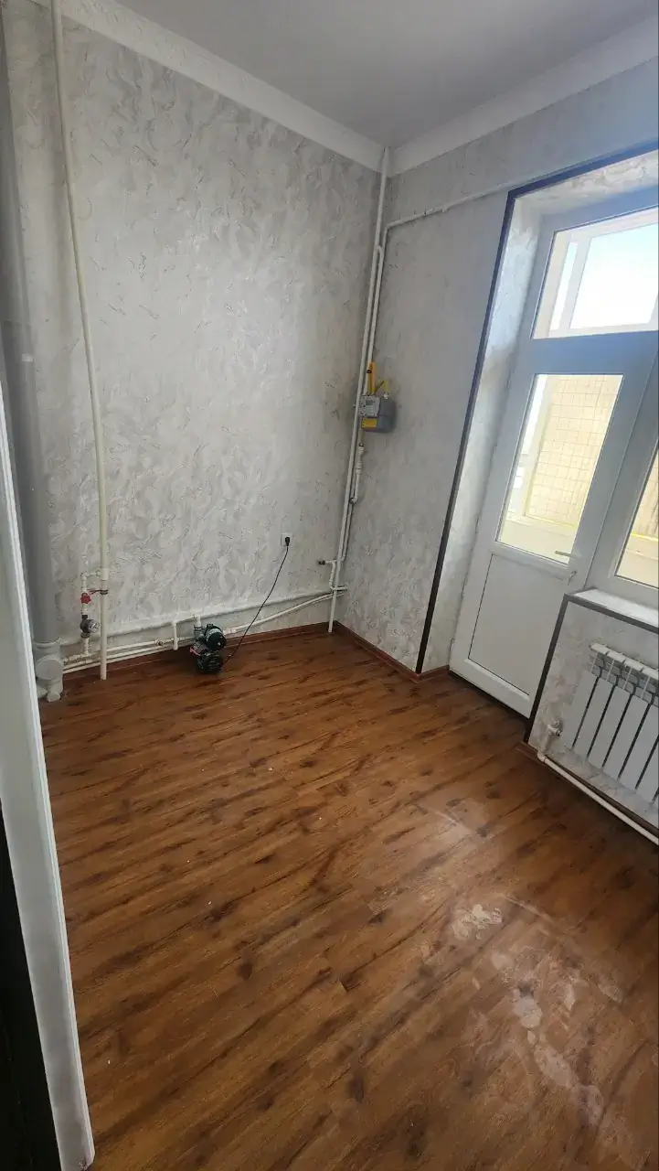 Продается 1-комнатная квартира − 38 м²