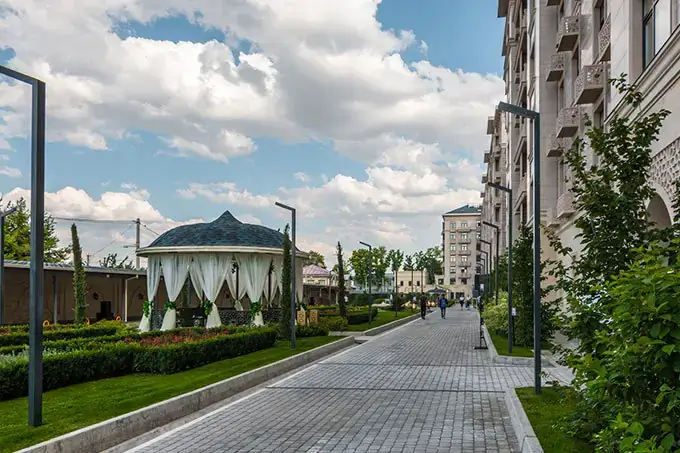 Продается 3-комнатная квартира − 121 м²