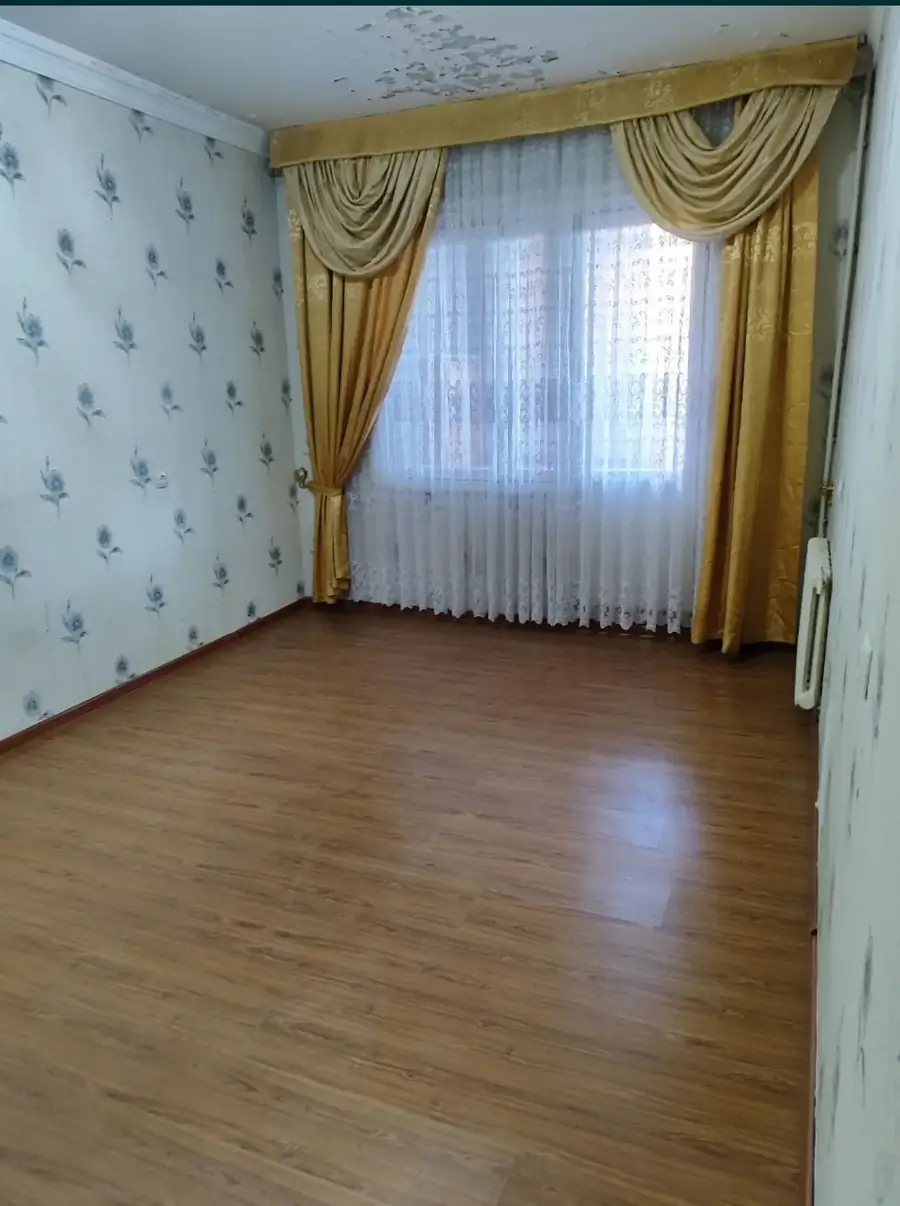 Продается 2-комнатная квартира − 56 м²