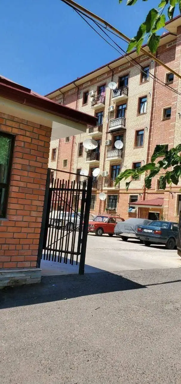 Сдается 3-комнатная квартира − 90 м²