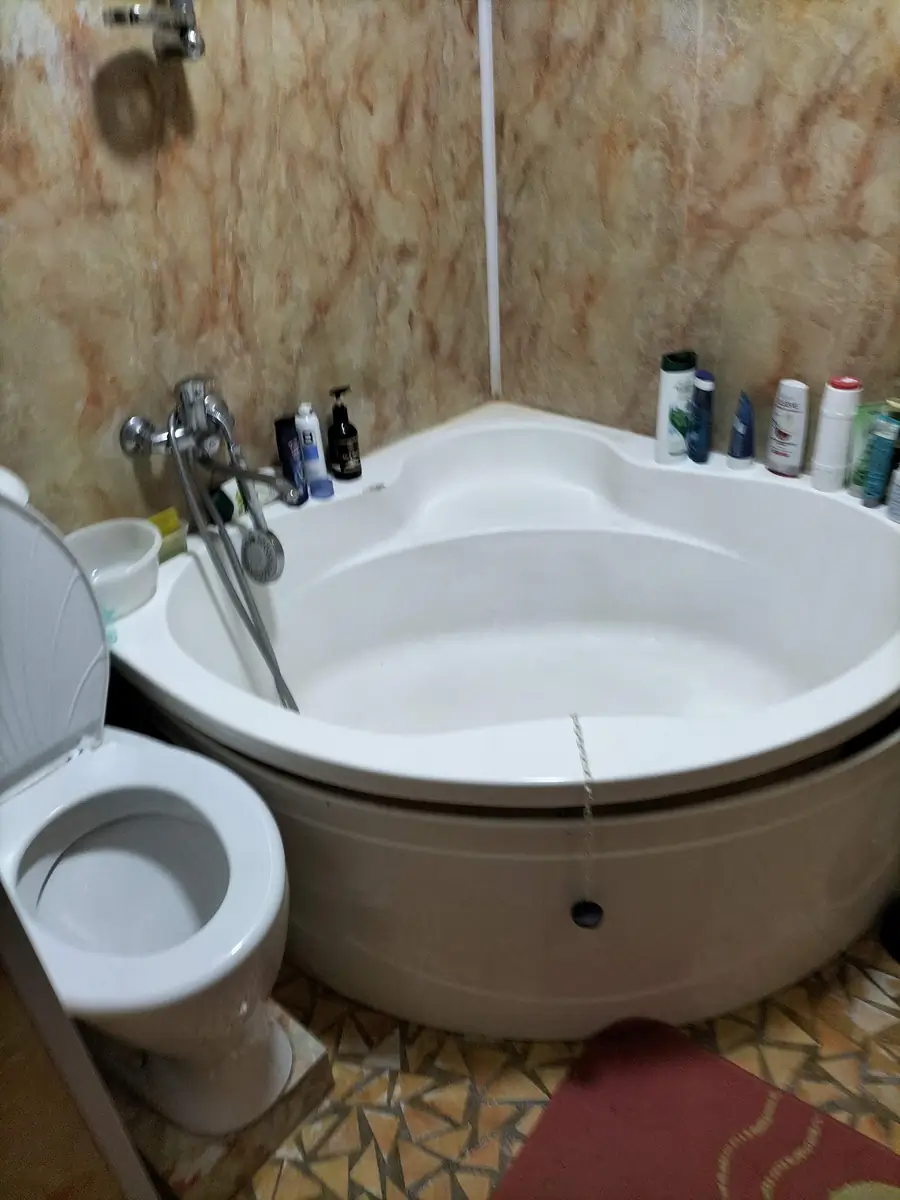 Продается 4-комнатная квартира − 107 м²