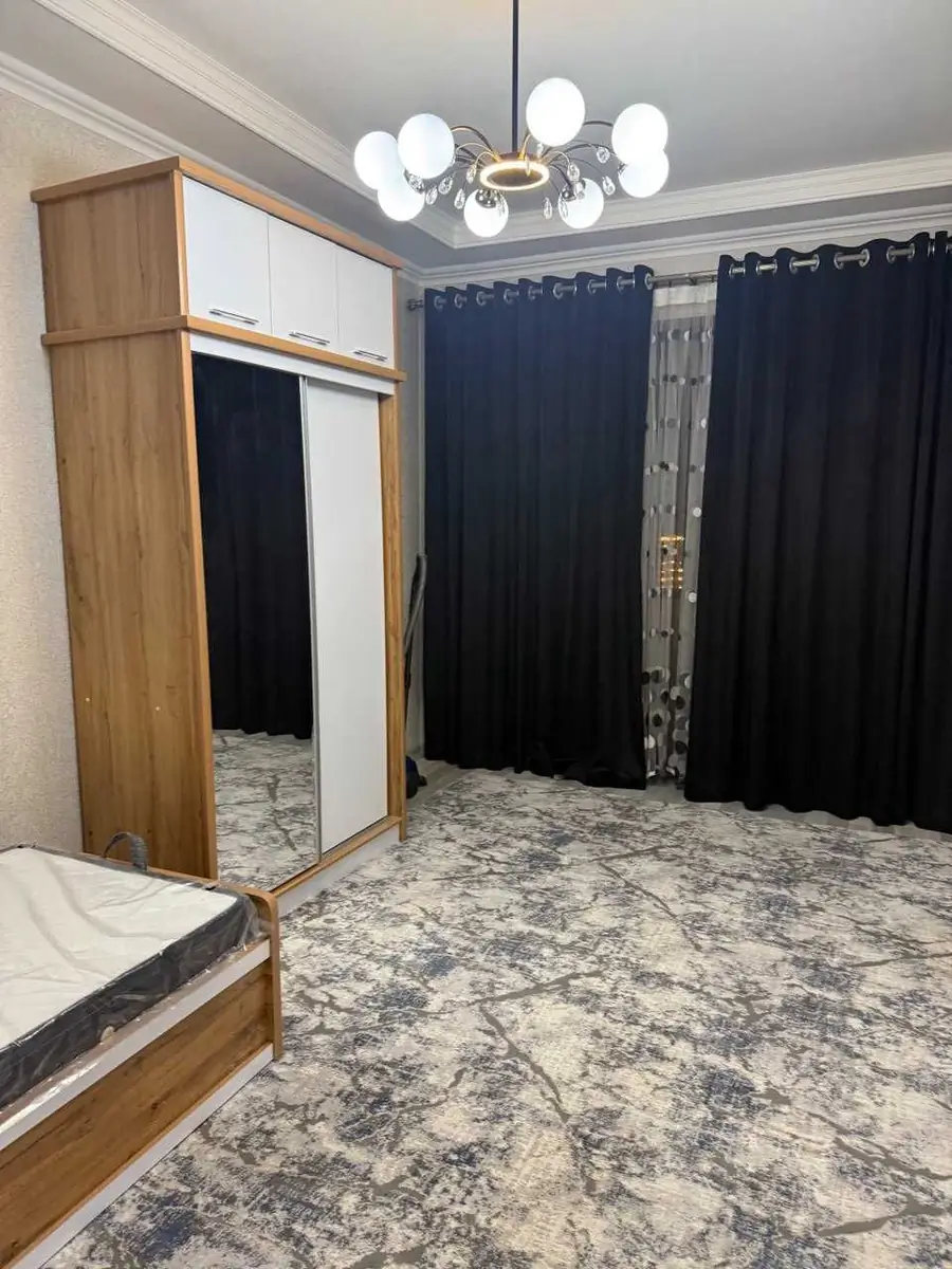 Сдается 3-комнатная квартира − 90 м²