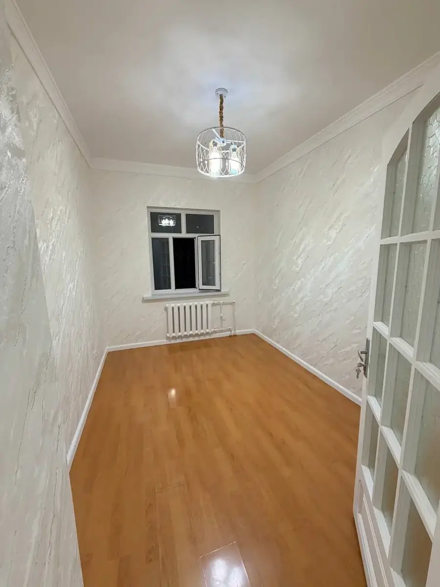 Более 5 xonali kvartira sotiladi − 100 m²