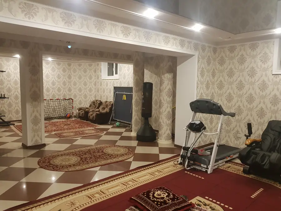 Ijaraga 3 qavatli uy − 270 m²