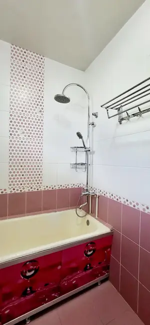 Продается 3-комнатная квартира − 69 м²