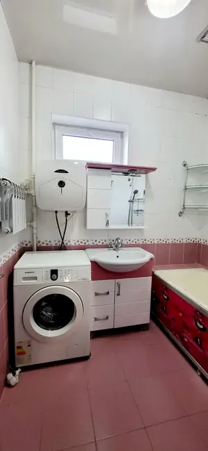 Продается 3-комнатная квартира − 69 м²