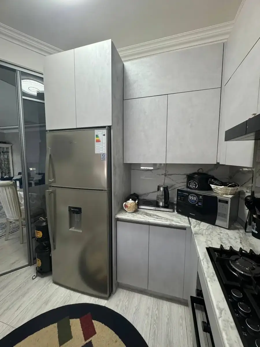 Продается 4-комнатная квартира − 208 м²