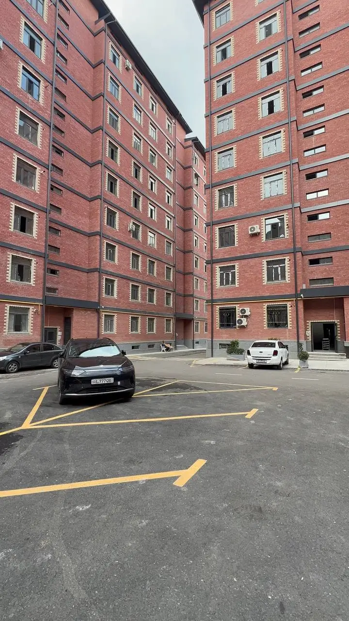 2 xonali kvartira sotiladi − 65 m²