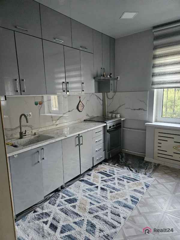 5 dan ortiq xonali kvartira − 150 m², 2/5 qavat