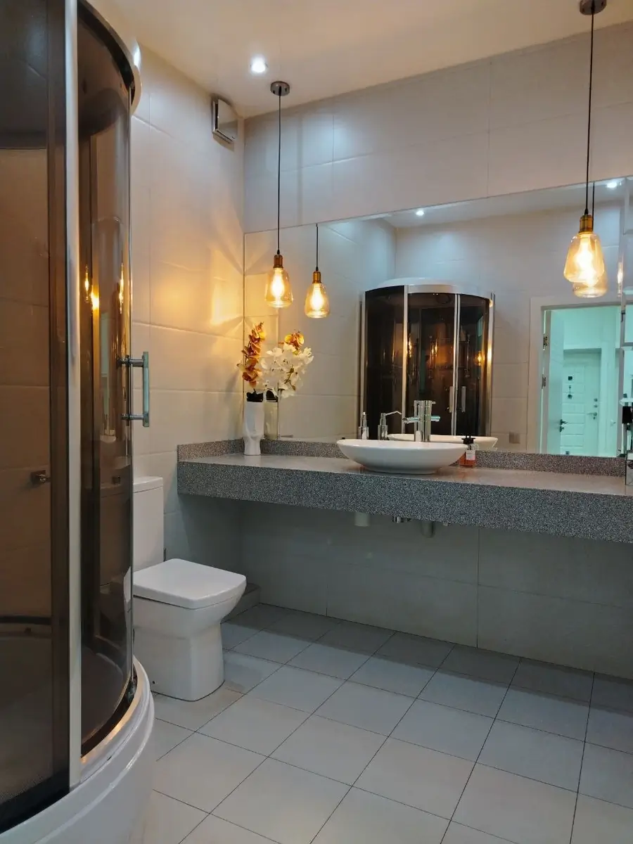 Продается 4-комнатная квартира − 107 м²