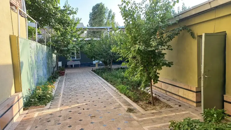 2 qavatli uy sotiladi − 250 m²