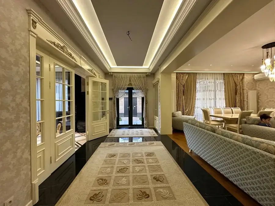 3 qavatli uy sotiladi − 450 m²