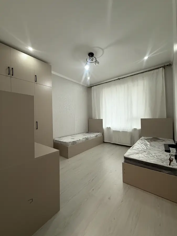 3 xonali kvartira sotiladi − 65 m²