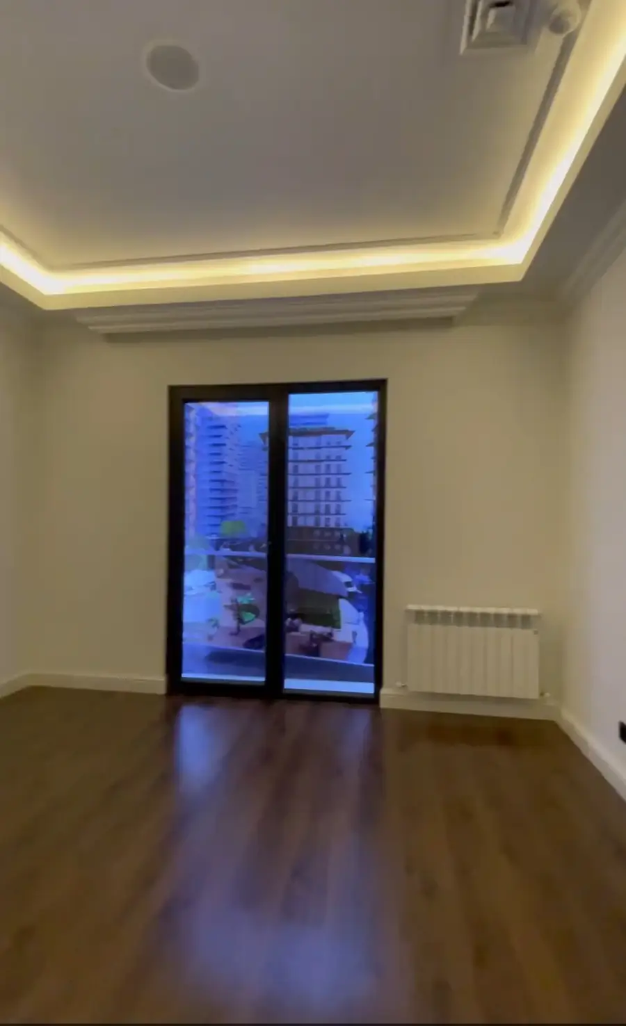 Продается Более 5-комнатная квартира − 150 м²