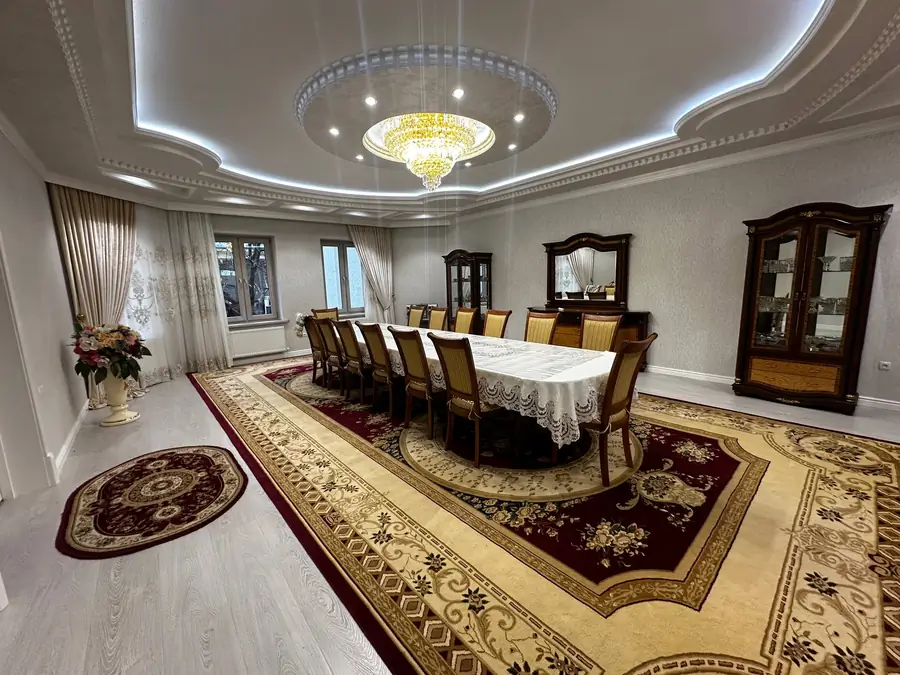 Ijaraga 2 qavatli uy − 500 m²