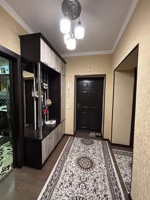 3 xonali kvartira sotiladi − 68 m²