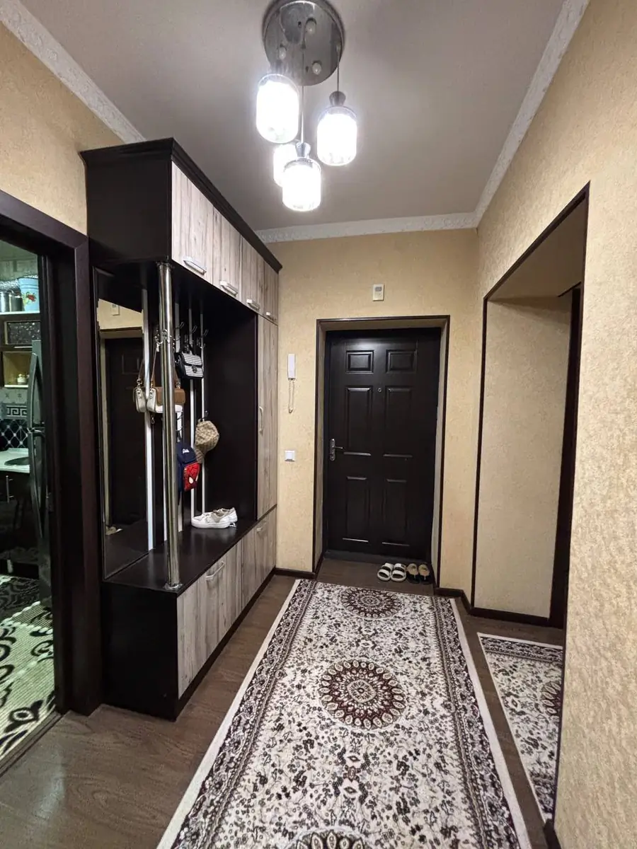 3 xonali kvartira sotiladi − 68 m²