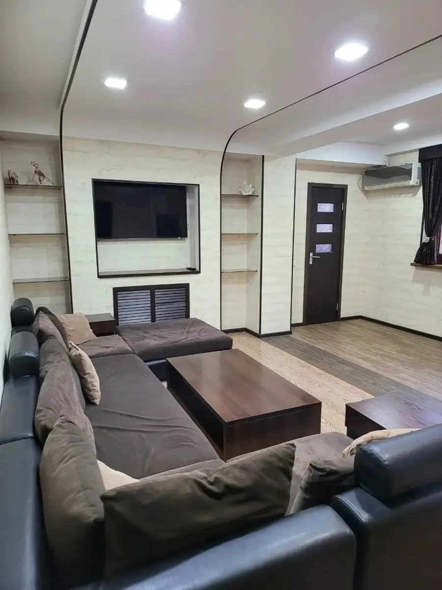 Сдается 4-комнатная квартира − 100 м²