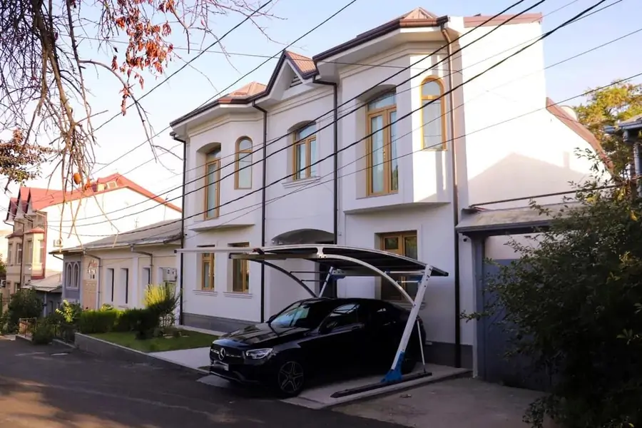 Ijaraga 2 qavatli uy − 250 m²